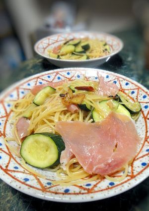 生ハムとズッキーニのペペロンチーノ-レシピのメイン写真