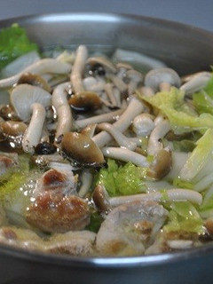 鶏肉と白菜とシメジの3点おかず鍋-レシピのメイン写真