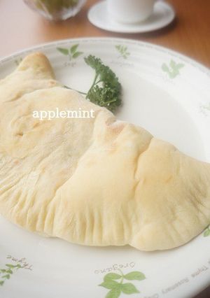サラミとブロッコリーのカルツォーネ-レシピのメイン写真