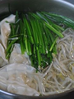 餃子とニラとモヤシの3点おかず鍋-レシピのメイン写真