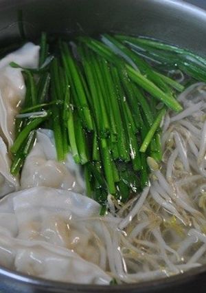 餃子とニラとモヤシの３点おかず鍋-レシピのメイン写真