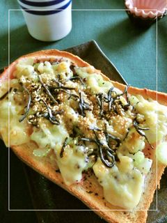 ハム×セロリ×ゆかり×塩昆布のトースト-レシピのメイン写真