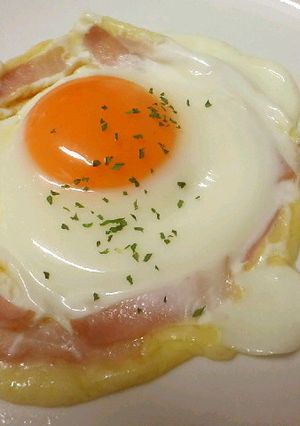 マンネリ脱却★焼きチーズon目玉焼き♪-レシピのメイン写真