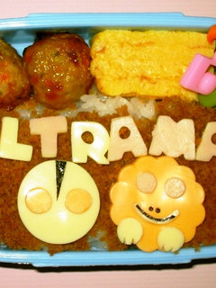 ウルトラマン&ピグモン簡単キャラ弁-レシピのメイン写真
