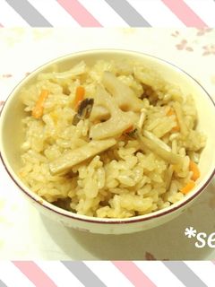 ヘルシー☆きのことレンコンの炊き込み御飯-レシピのメイン写真