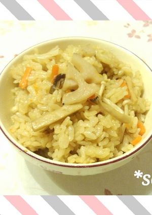 ヘルシー☆きのことレンコンの炊き込み御飯-レシピのメイン写真