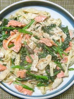 簡単!濃厚ほうれんそうとサーモンのパスタ-レシピのメイン写真