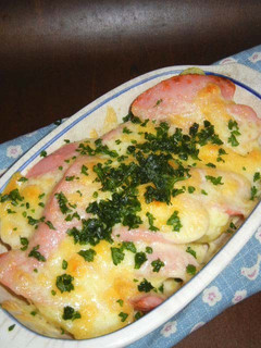 ジャガイモと魚肉ソーセージのチーズ焼き-レシピのメイン写真
