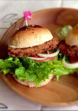 バンズも手作り☆ジューシーチキンバーガー-レシピのメイン写真