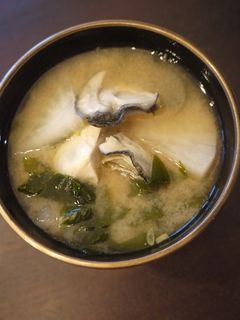だし不要! 牡蠣と大根とわかめの味噌汁♪-レシピのメイン写真