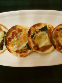 お酒に合う!!塩辛・餃子の皮ピザ☆-レシピのメイン写真