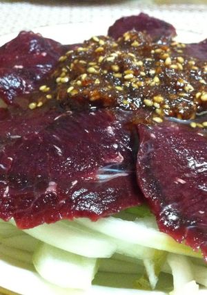 絶品おつまみ！鯨肉のレバ刺し風？-レシピのメイン写真