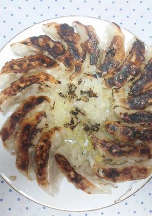 【簡単】丸いフライパンで焼く浜松風餃子-レシピのメイン写真