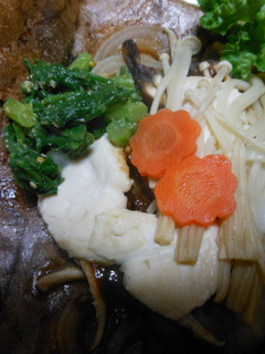 鶏もも肉の…朴葉蒸し焼き-レシピのメイン写真