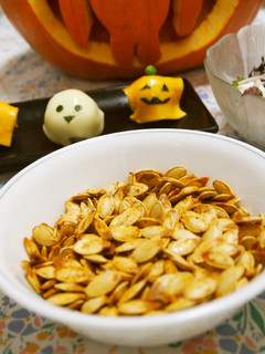 ハロウィンの後にローストパンプキンシード-レシピのメイン写真
