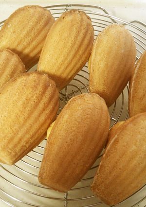 バニラ風味の焦がしバターマドレーヌ-レシピのメイン写真