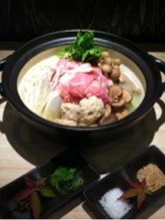 お塩と胡麻で食べる!きのこと鶏の水炊き-レシピのメイン写真