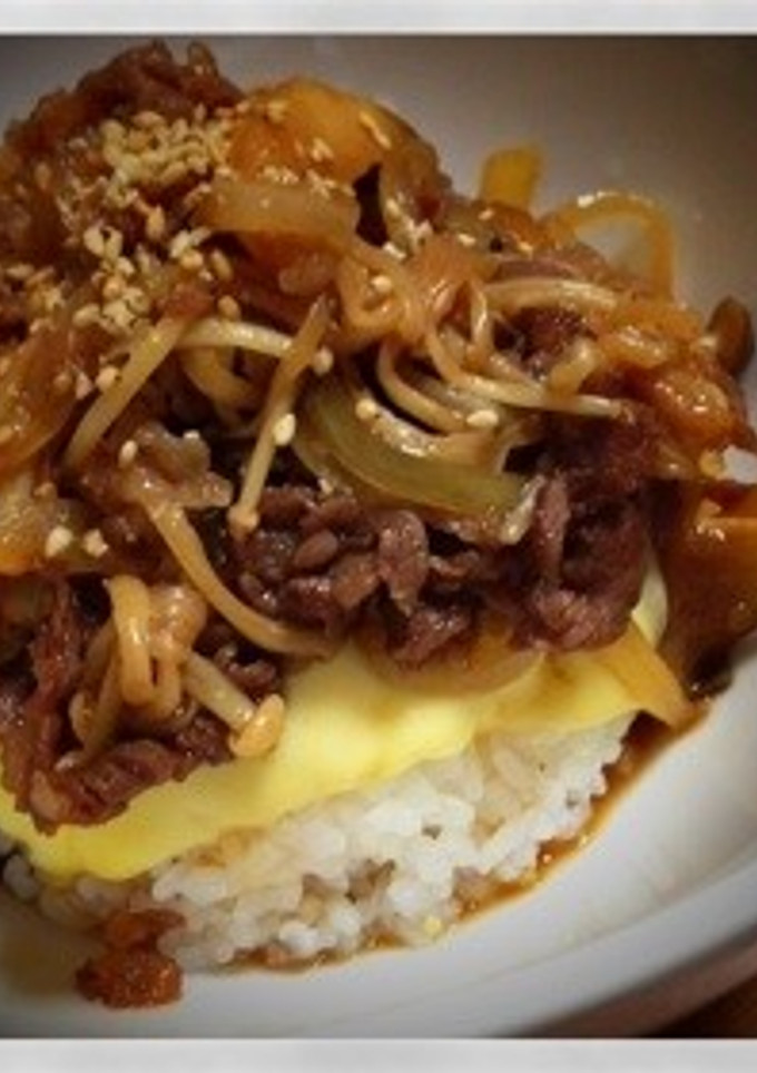 三種のキノコと牛肉のすき焼き丼-レシピのメイン写真