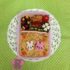 รูปของ 簡単☆かまぼこで2色のうさぎ＊キャラ弁