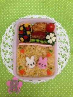 簡単☆かまぼこで2色のうさぎ*キャラ弁-レシピのメイン写真