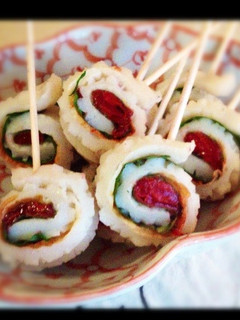 お弁当に☆ちくわと梅で旨い!くるくる巻き-レシピのメイン写真