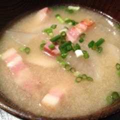 รูปของ 里芋とベーコンのお味噌汁