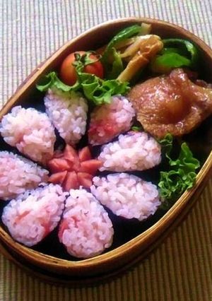 お弁当に使える　超簡単花型飾りノリ巻-レシピのメイン写真
