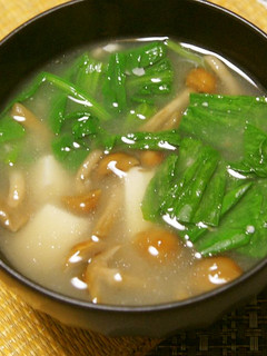 ほうれん草となめこ、豆腐の味噌汁-レシピのメイン写真