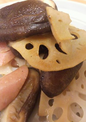 しいたけが主役☆れんこんのバター正油炒め-レシピのメイン写真