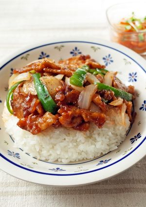 スピード料理！豚コマ肉でポークチャップ丼-レシピのメイン写真