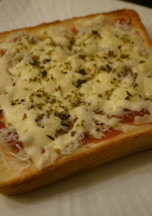 酸っぱ旨！　梅肉としらすのチーズトースト-レシピのメイン写真