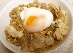 節約めし♪豚肉、もやし、豆腐のすき焼き丼-レシピのメイン写真