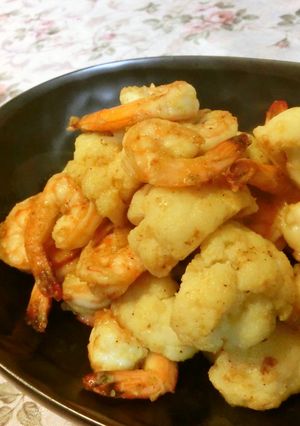 お酒に♪海老とカリフラワーのカレー炒め☆-レシピのメイン写真