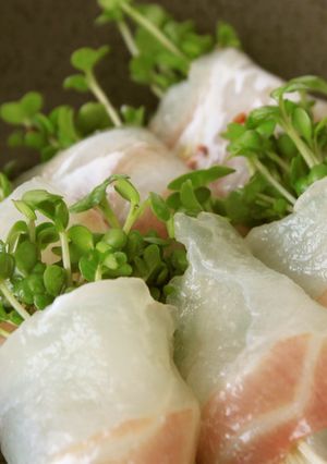 簡単おつまみ 鯛の塩麹〆スプラウト巻き-レシピのメイン写真