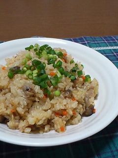 炊飯器★鶏ときのこの炊き込み和風ピラフ-レシピのメイン写真