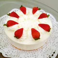 รูปของ 簡単♡イチゴのレアチーズケーキ