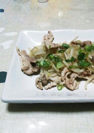 給料日前！もやし炒め鶏ガラだけで♪-レシピのメイン写真