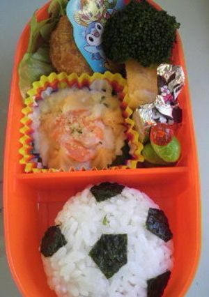 *キャラ弁*サッカーボールおにぎり-レシピのメイン写真