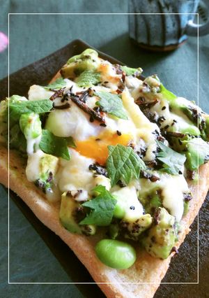 アボカド×温泉卵の紫蘇風味塩昆布トースト-レシピのメイン写真