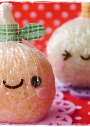ラップ付きおにぎり☆りんごちゃんキャラ弁-レシピのメイン写真