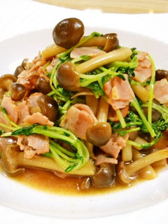 ベーコンと豆苗としめじの簡単炒め♪-レシピのメイン写真