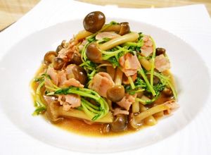 ベーコンと豆苗としめじの簡単炒め♪ ベーコンと豆苗としめじの簡単炒め♪-レシピのメイン写真