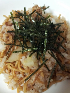余った焼きそばは炊飯器へ! 簡単そばめし-レシピのメイン写真