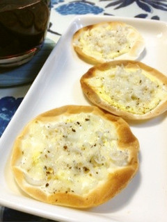 余った餃子の皮で♡しらすのおつまみピザ-レシピのメイン写真