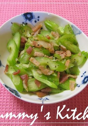セロリとベーコンブラックペッパー炒め-レシピのメイン写真