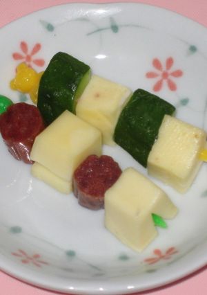 お弁当♪きゅうりとサラミとチーズ-レシピのメイン写真