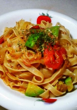 アボガド＆ツナトマトの山葵クリームパスタ-レシピのメイン写真
