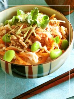 鮭フレとせん切り人参のハーブ塩わさび丼-レシピのメイン写真
