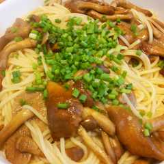 รูปของ オッキーなめこのパスタ