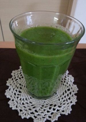 柿とキウイとほうれん草のグリーンスムージ-レシピのメイン写真